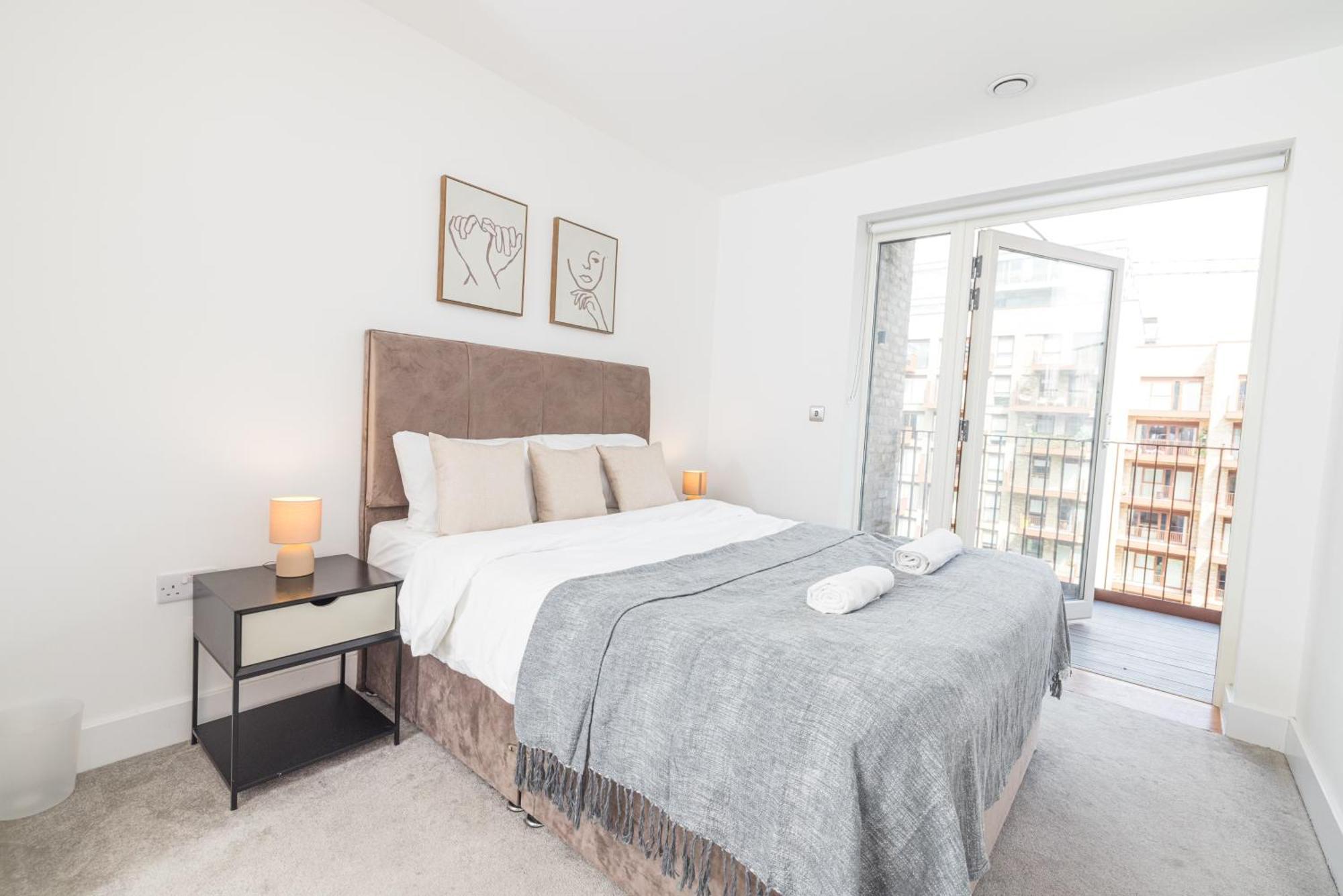 City Escape - Royal Wharf Лондон Екстер'єр фото